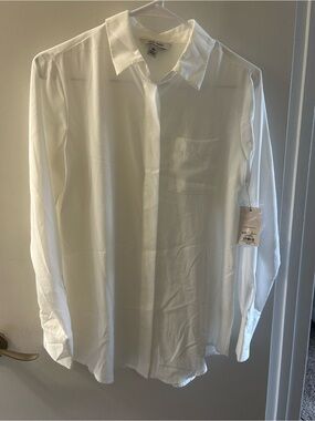 Classic White Long-Sleeve Button-Up Shirt - women’s
